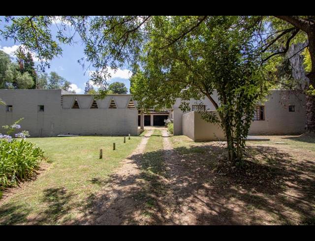 9 BEDROOM HOUSE FOR SALE IN BEAULIEU